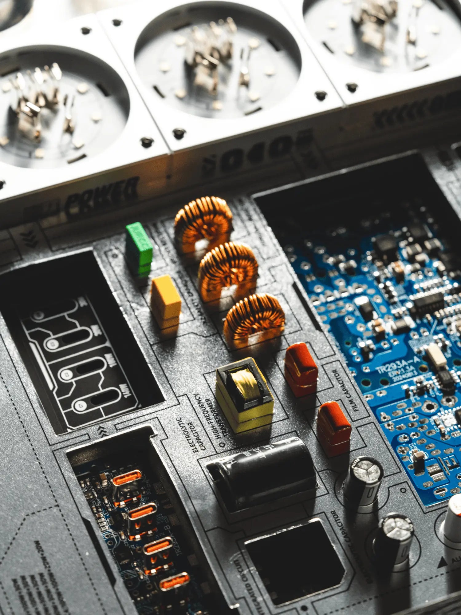 mfish E-Tank zerlegt: Limitierte Auflage gerahmter Kunstwerke (1 von 13)